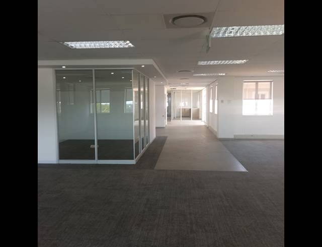 2,422M² OFFICE TO LET IN BRYANSTON